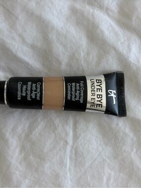 it cosmetics Bye Bye Under Eye Concealer Tube - Black & Beige